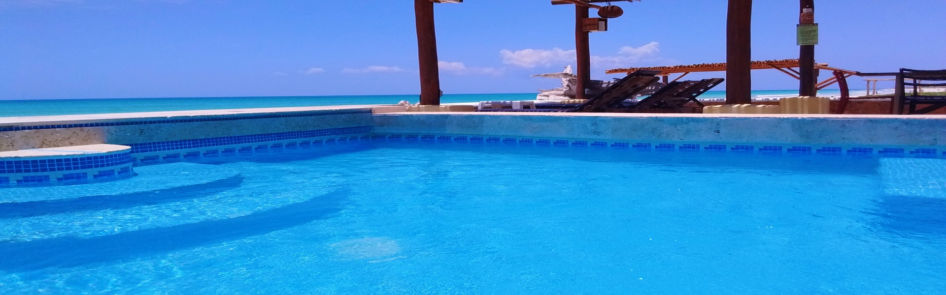 pool side 