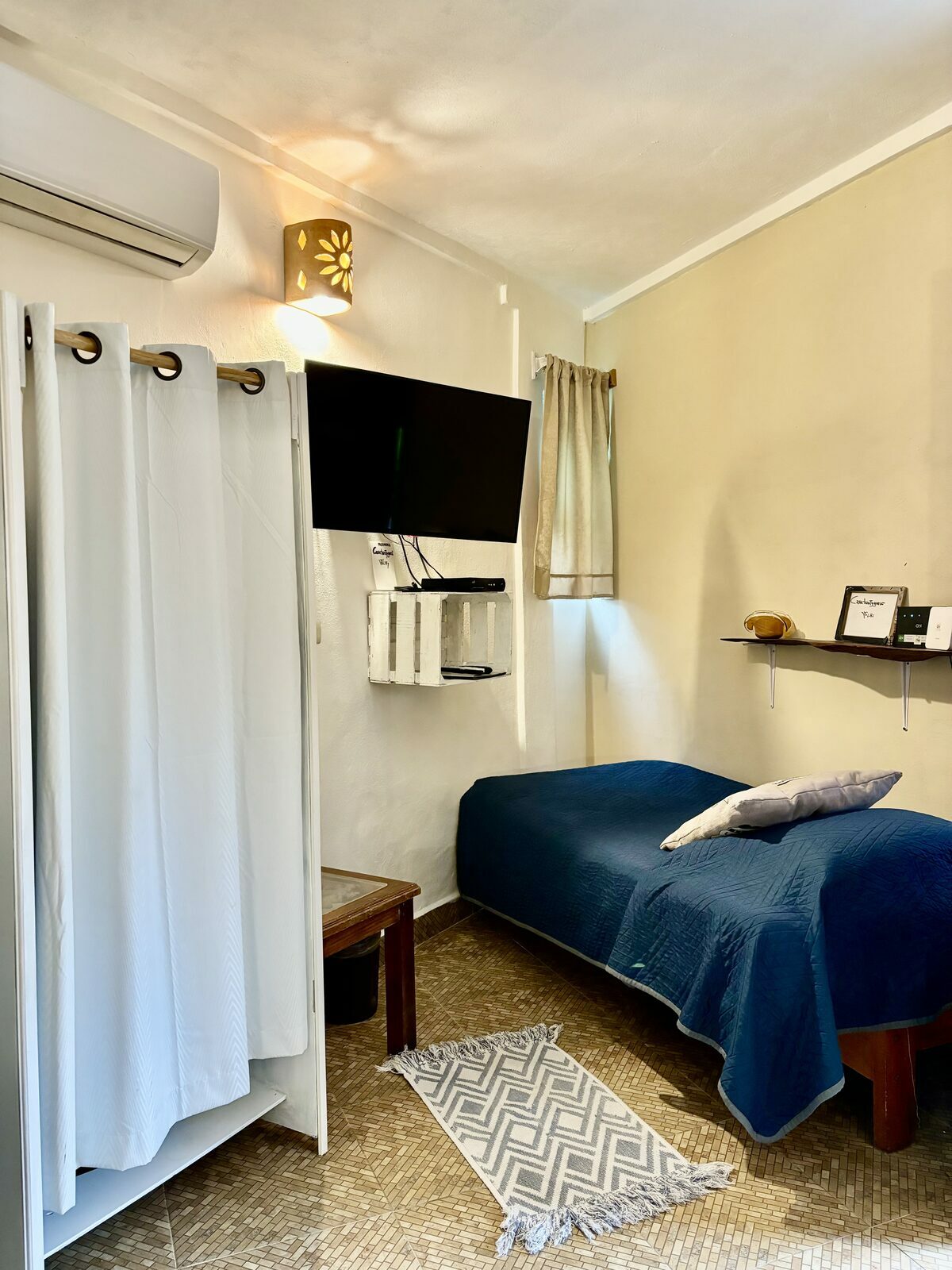 Angy Suite detail